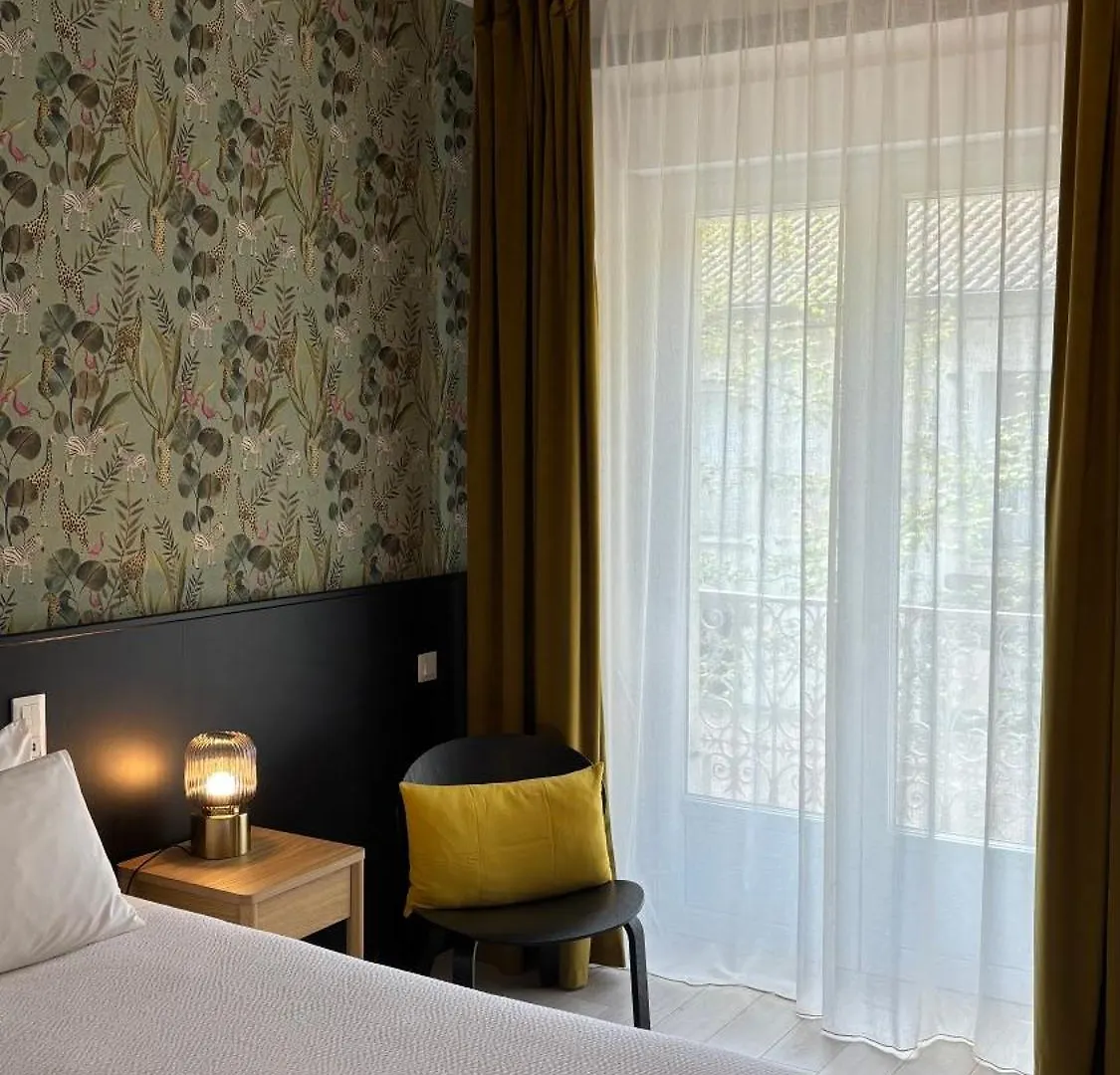 Grand Hôtel de Lyon Vals-les-Bains 3*,