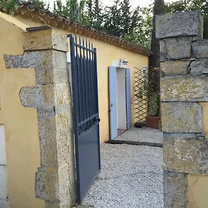  Hébergement de vacances Charmant Studio Brignoles France