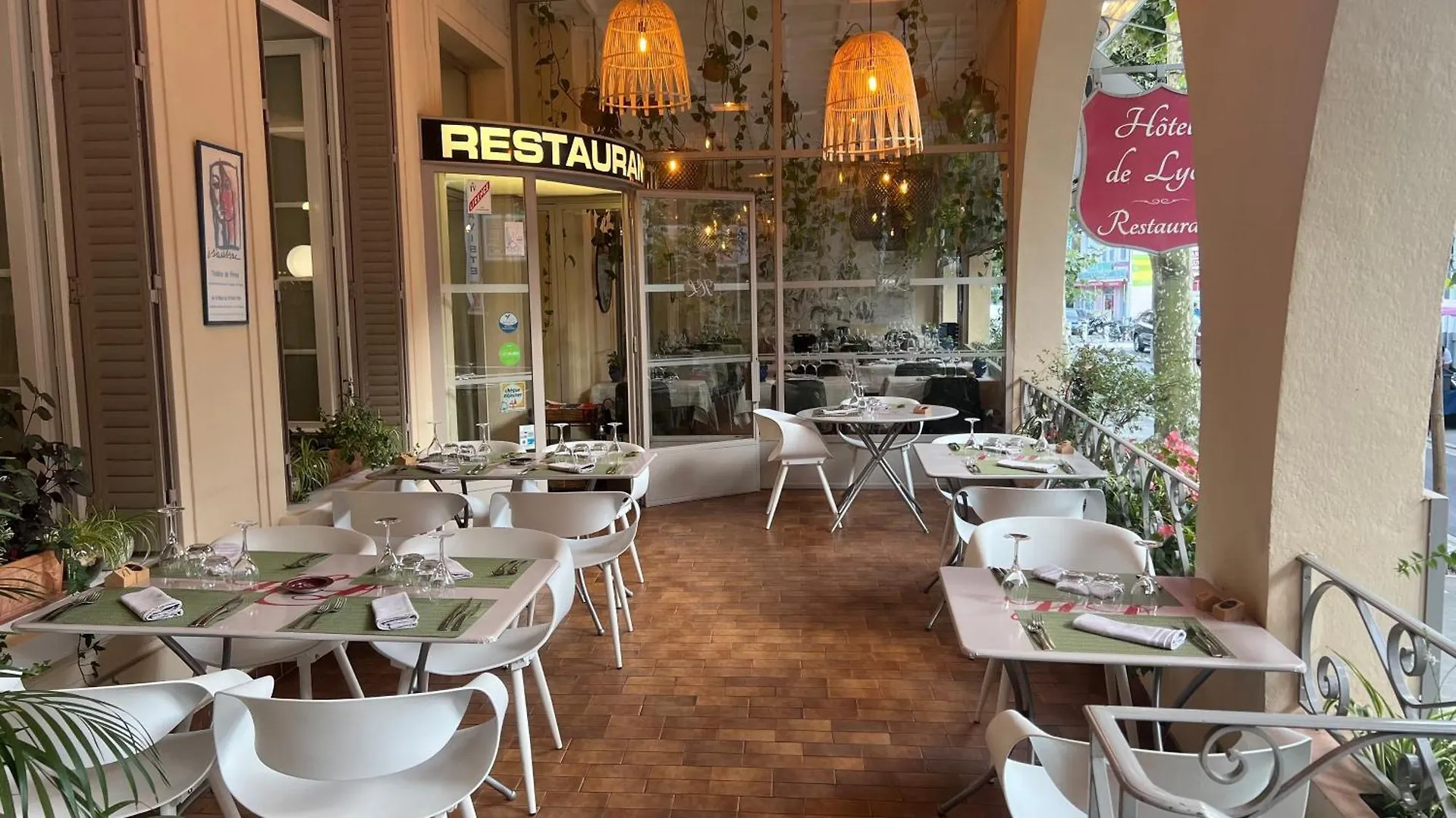 Logis Hotel Restaurant Grand Hotel De Lyon Vals-les-Bains