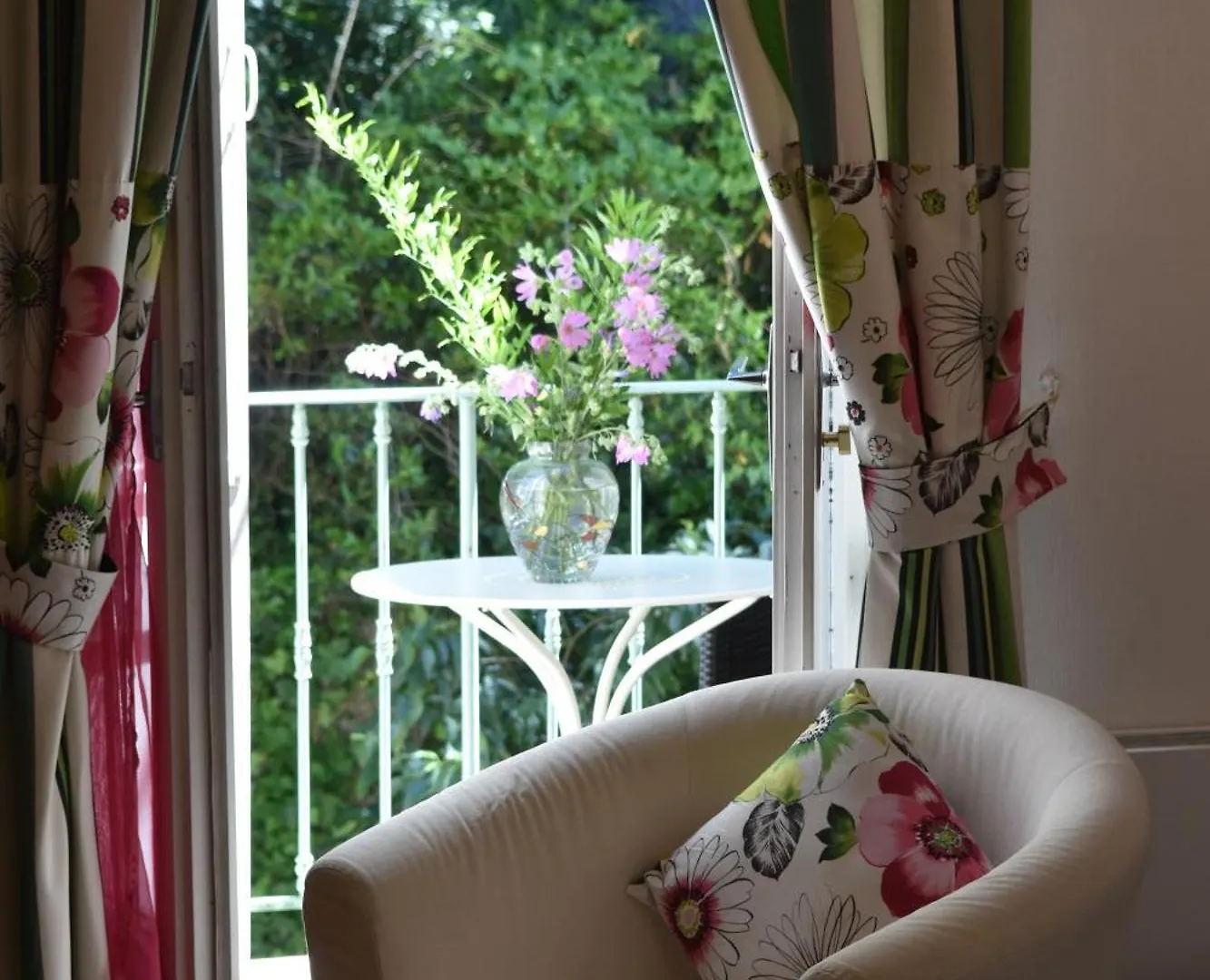 ***  Logis Hotel Restaurant Grand Hotel De Lyon Vals-les-Bains Γαλλία